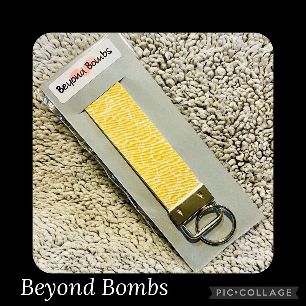 Lemon slice Wristlet Keychain